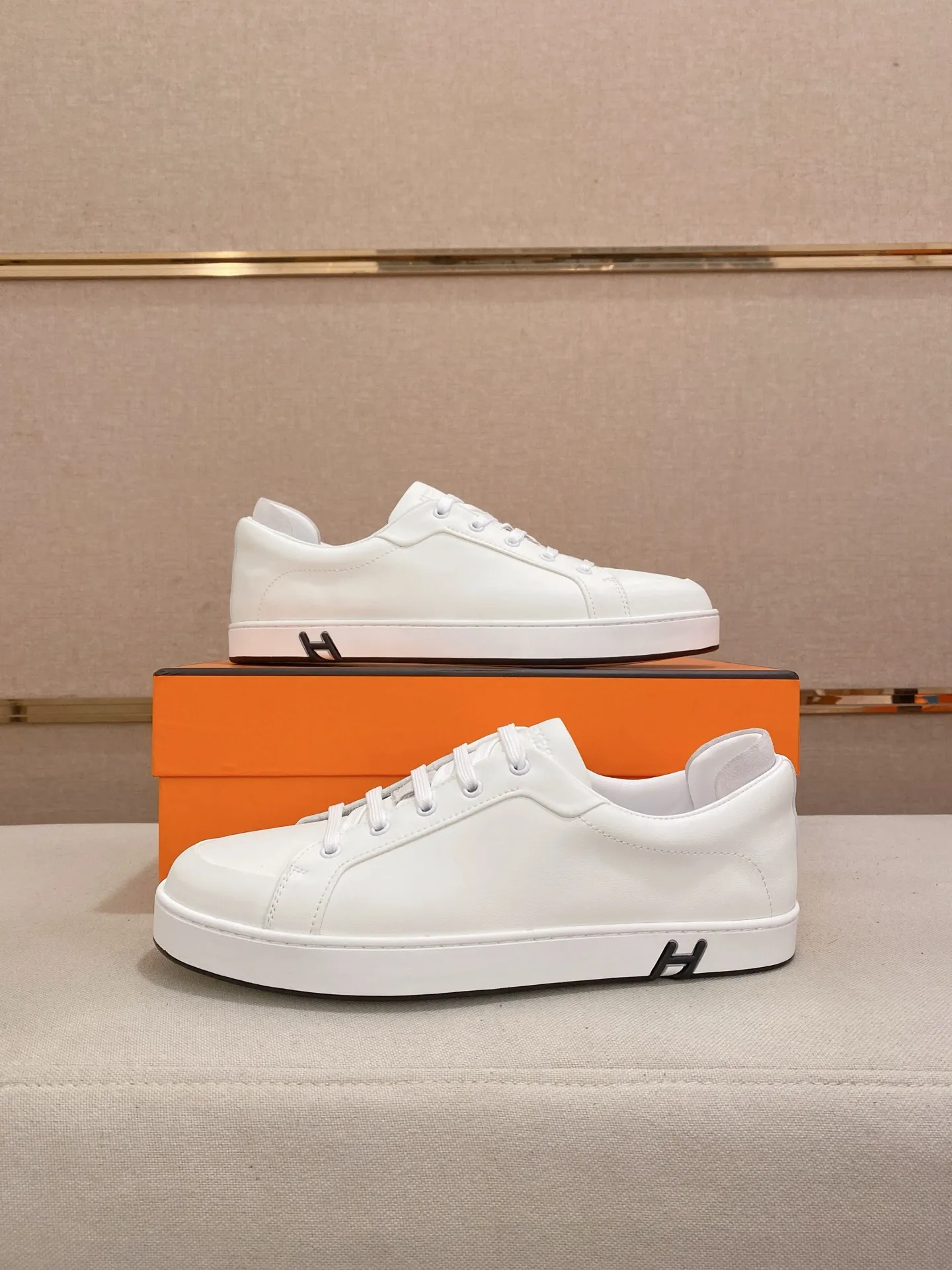 Men's clothing and shoes💰: 442💰《HERMES》【Classic original single version】Hermès; top 🔝purchase agent🔍🔍men's latest 🇺🇸 counter sales simultaneously, imported from Italy original ▲▲cowhide ▲▲ (high-end, nobility, class) ) Exquisite workmanship (Italian 🇮🇹 imported water-dyed 🐂 cowhide lining) sole: original sole provided by the original factory, ⚠️exclusive double-layer activity·TPR·rubber·combined molded outsole; super comfortable·wear-resistant·non-slip·environmental protection The real thing is more beautiful if you take the real thing (high quality, follow the order). You can enter and exit the counter at will * Number of yards: 38-44 (45 can be customized and cannot be returned or exchanged)